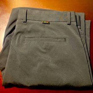 Greg Norman Black Golf Shorts Mens 34 Waist 10” Inseam